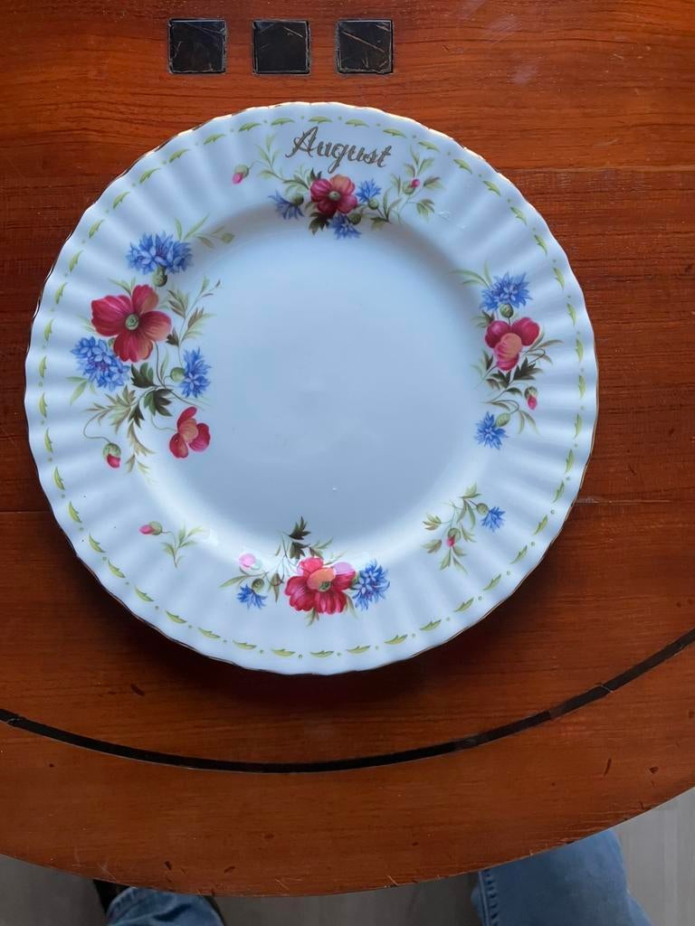 Royal Albert August, Ophalen of Verzenden