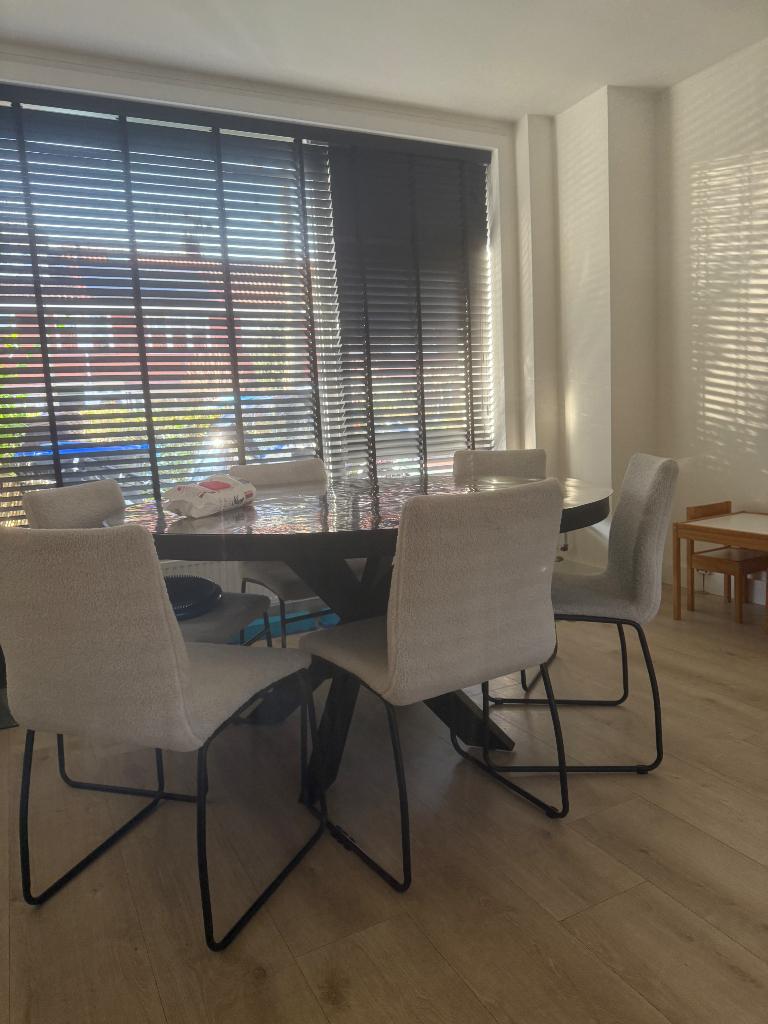 Ronde eettafel MOET VANDAAG WEG!!!!  Alleen de eettafel !!, Huis en Inrichting, Ophalen, Rond, Zo goed als nieuw, Vier personen