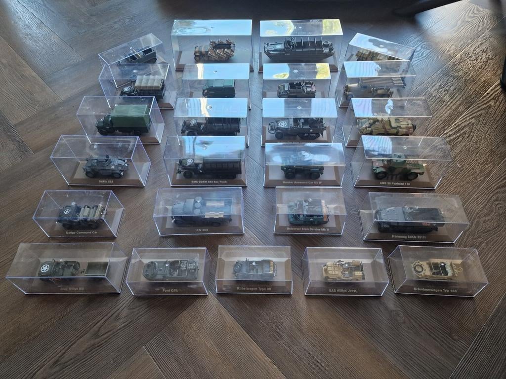 25 WOII schaalvoertuigen schaal 1:43 z.g.a.n., Ophalen of Verzenden, Zo goed als nieuw, Overige typen, Overige merken