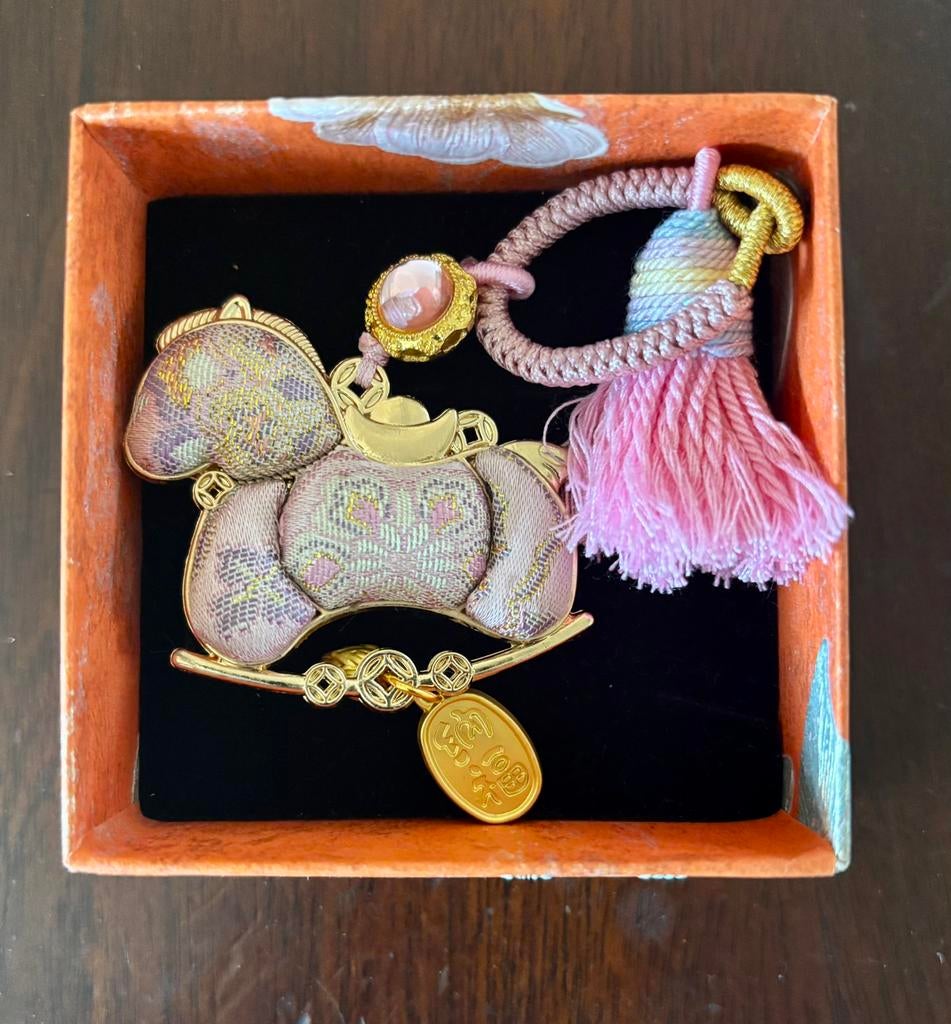 Hangertje paard, Sieraden, Tassen en Uiterlijk, Broches, Ophalen of Verzenden, Nieuw, Roze, Overige materialen