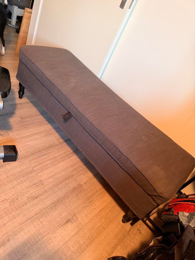Grijze voetenbank IKEA met opbergruimte, Huis en Inrichting, Banken | Voetenbanken en Poefen, Ophalen, Gebruikt, 100 tot 125 cm