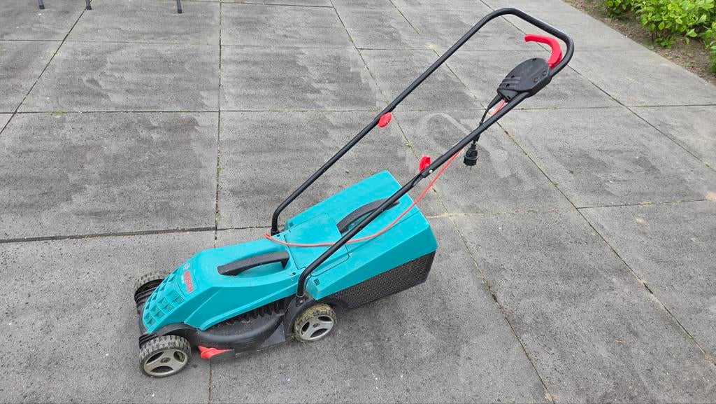 Bosch ARM 32 Elektrische Grasmaaier - Gebruikt., Tuin en Terras, Ophalen, Cirkelmaaier, Gebruikt, Elektrische grasmaaier