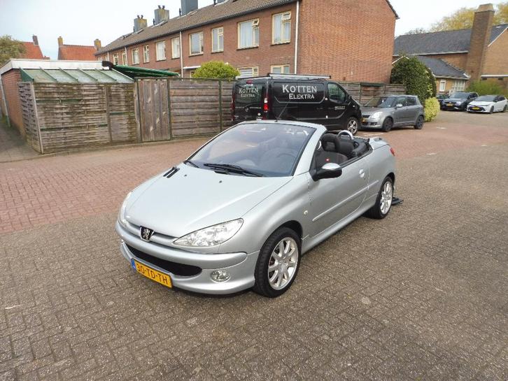 Peugeot 206 1.6 16V CC 2006 Grijs/NW APK/AC, Auto's, Peugeot, Particulier, Airconditioning, Bluetooth, Centrale vergrendeling
