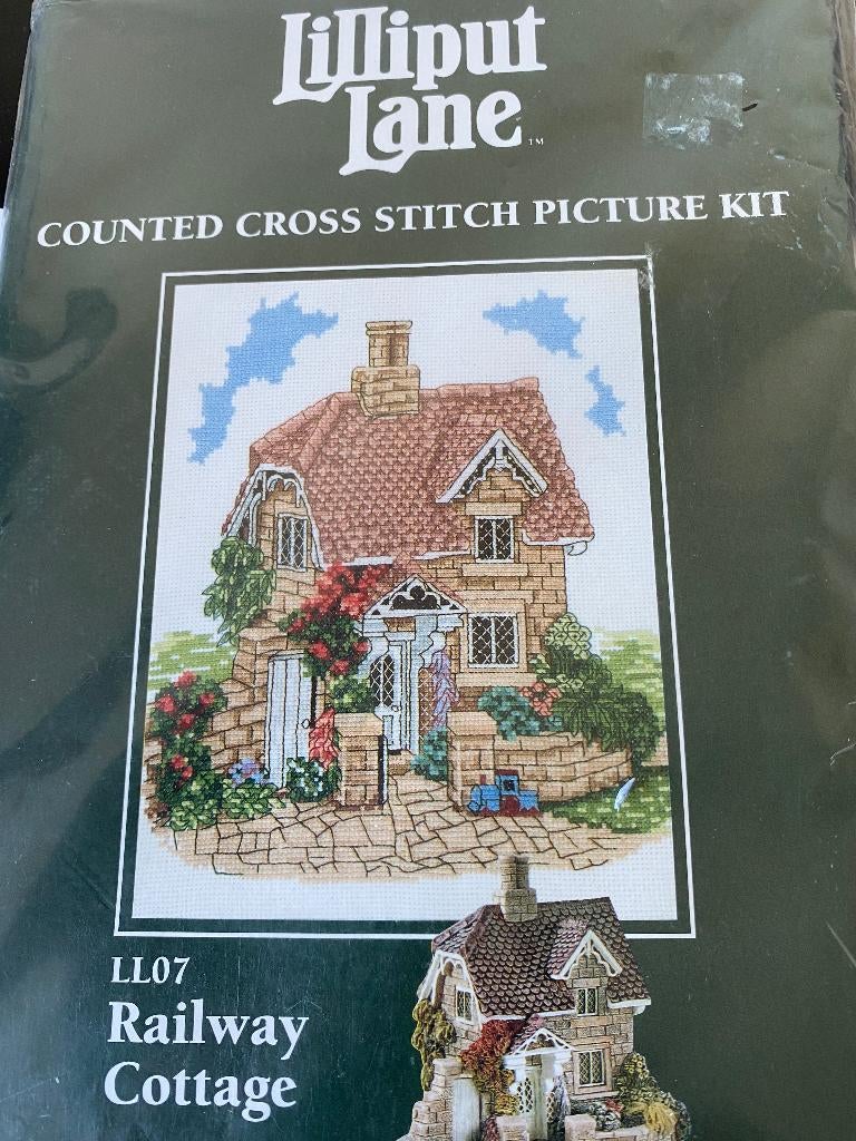 BORDUURPAKKET LILLIPUT LANE RAILWAY COTTAGE, Verzenden, Nieuw, Handborduren, Borduurpakket