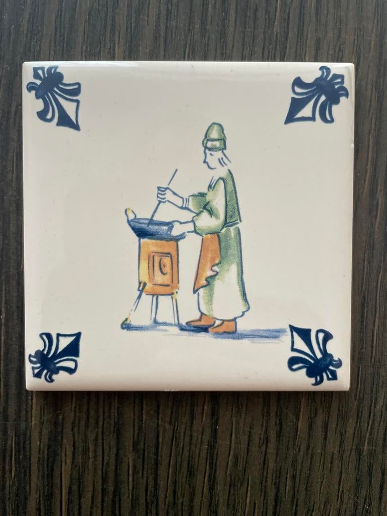 KLM business class Delfts Blauw Tegel met Kok, Antiek en Kunst, Antiek | Wandborden en Tegels, Ophalen of Verzenden