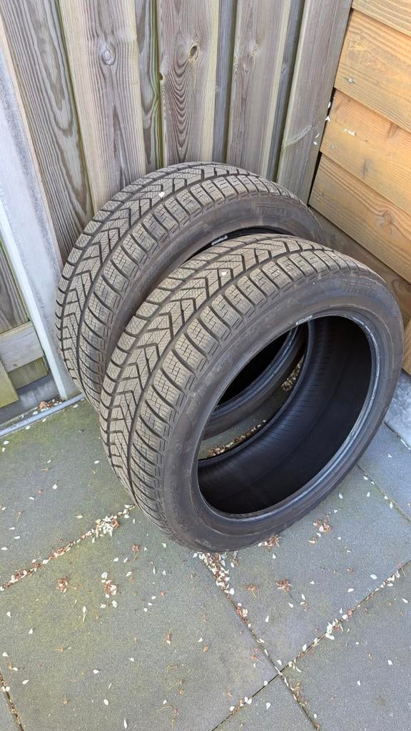 19 inch Pirelli winterbanden 245/45 R19 102V M+S, Auto-onderdelen, Banden en Velgen, Winterbanden, Band(en), Personenwagen, Ophalen