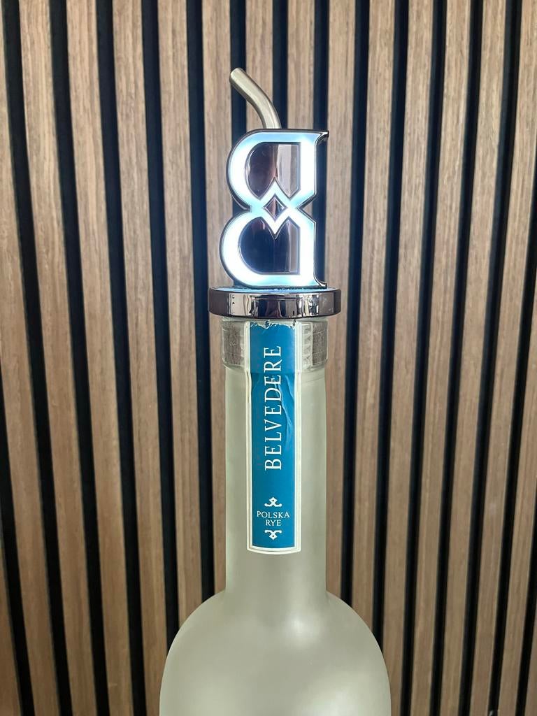Belvedere Vodka 6 Liter Fles met Verlichting en Schenktuit, Ophalen, Wit, Overige merken, Glas