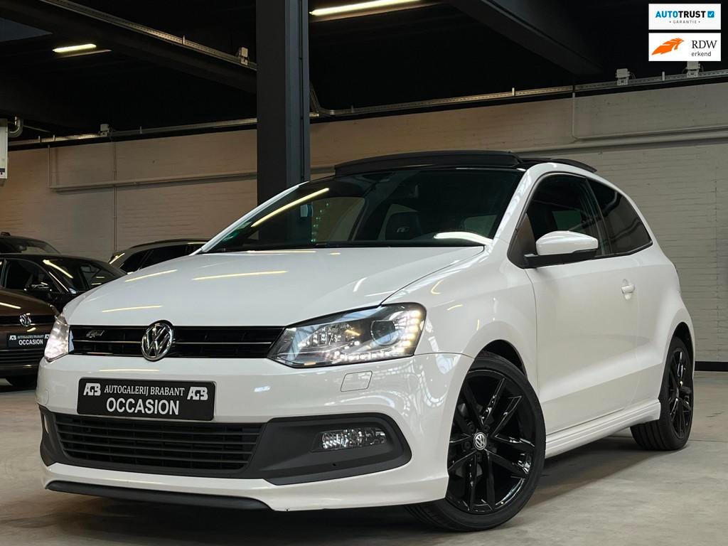 Volkswagen Polo 1.2 TSI R-Line Pano/Led/Cruise/Alcantara, Gebruikt, Zwart, 4 cilinders, Wit