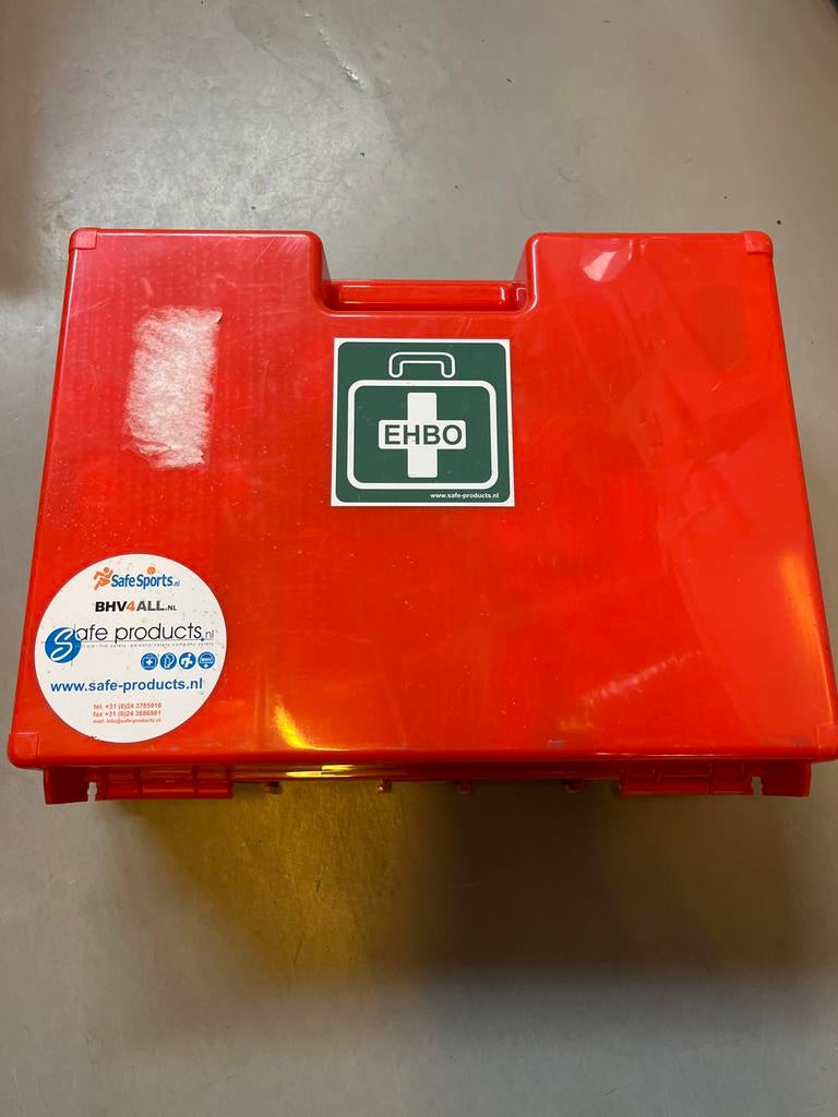 EHBO koffer met muursteun, Ophalen of Verzenden, Zo goed als nieuw