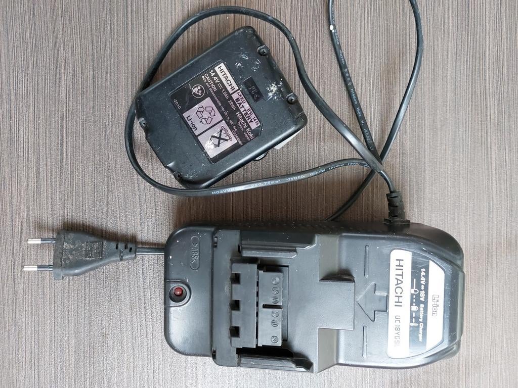 Hitachi acculader UC18YGSL met 14.4V/18V Li-ion accu, Ophalen, Gebruikt