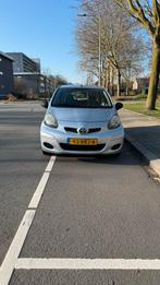 Toyota Aygo 1.0 12V Vvt-i 5DRS 2011 Grijs, Voorwielaandrijving, Stof, 4 stoelen, 68 pk