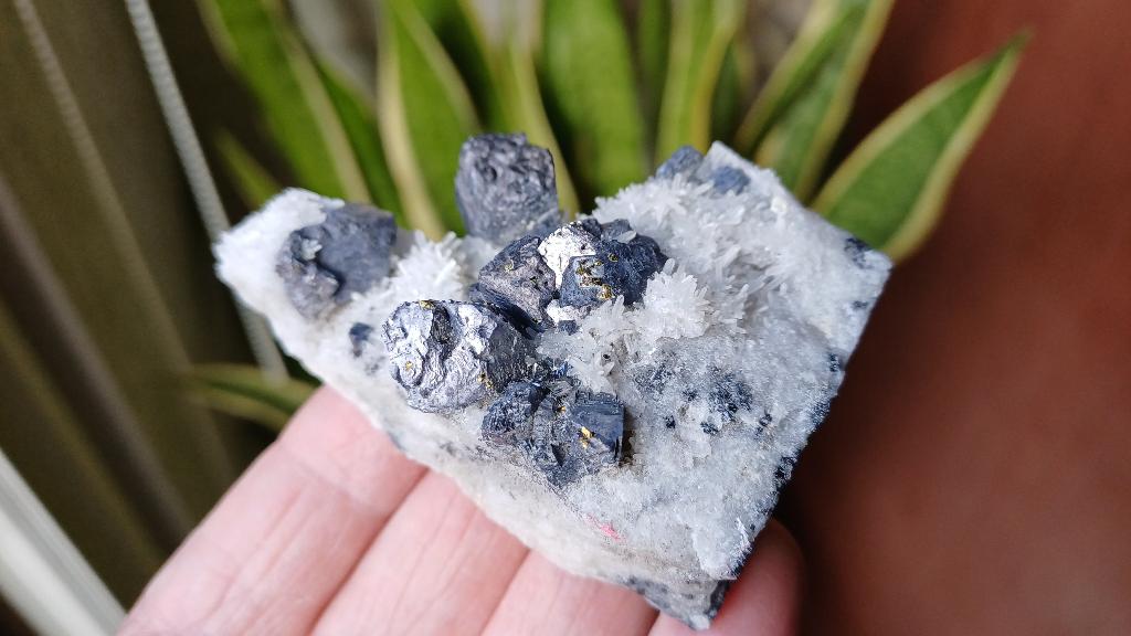 D52-13 Kwarts Pyriet Madan Bulgarije #verzameling #collectie, Ophalen of Verzenden, Mineraal