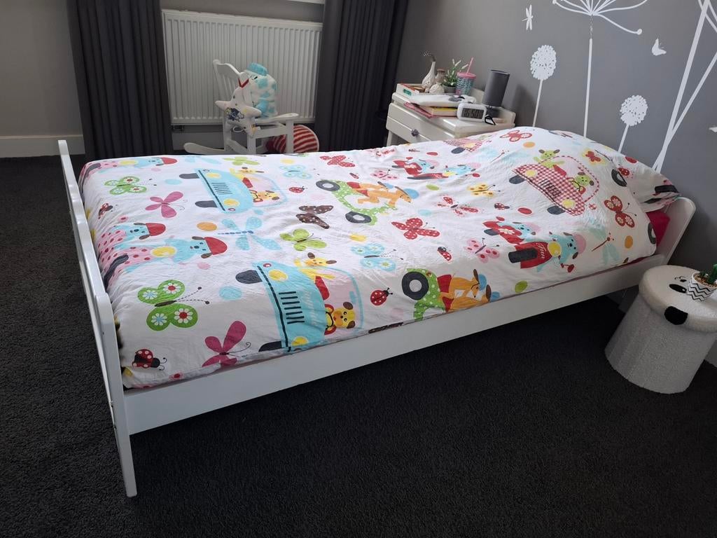 Mooie complete kinderslaapkamer bed, nachtkastje, bureau, s, Ophalen of Verzenden, Zo goed als nieuw, Meisje