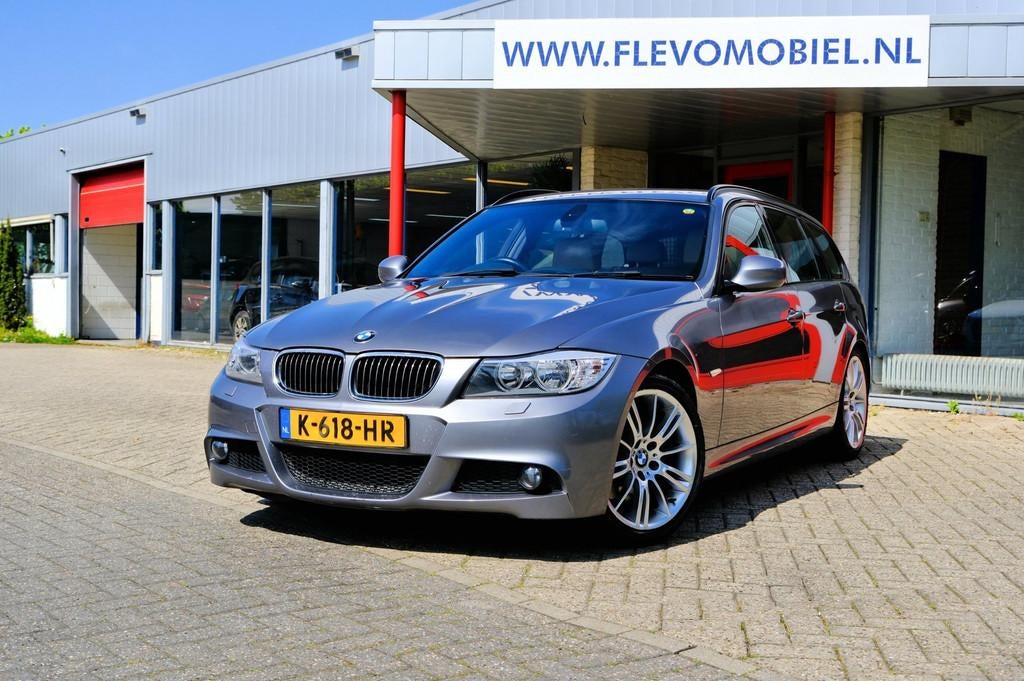 BMW 3-serie Touring 330d Aut. M-pakket/M-sport Right Hand Dr, Auto's, Automaat, Euro 5, Achterwielaandrijving, 2993 cc