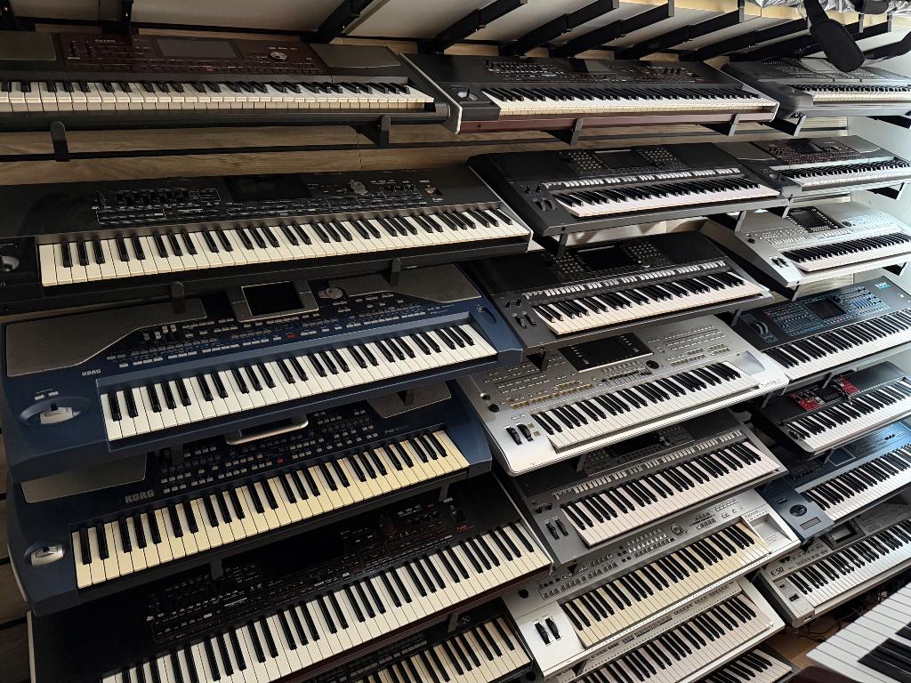 Verschillende keyboards Met Garantie, Ophalen, 61 toetsen, Overige merken, Midi-aansluiting