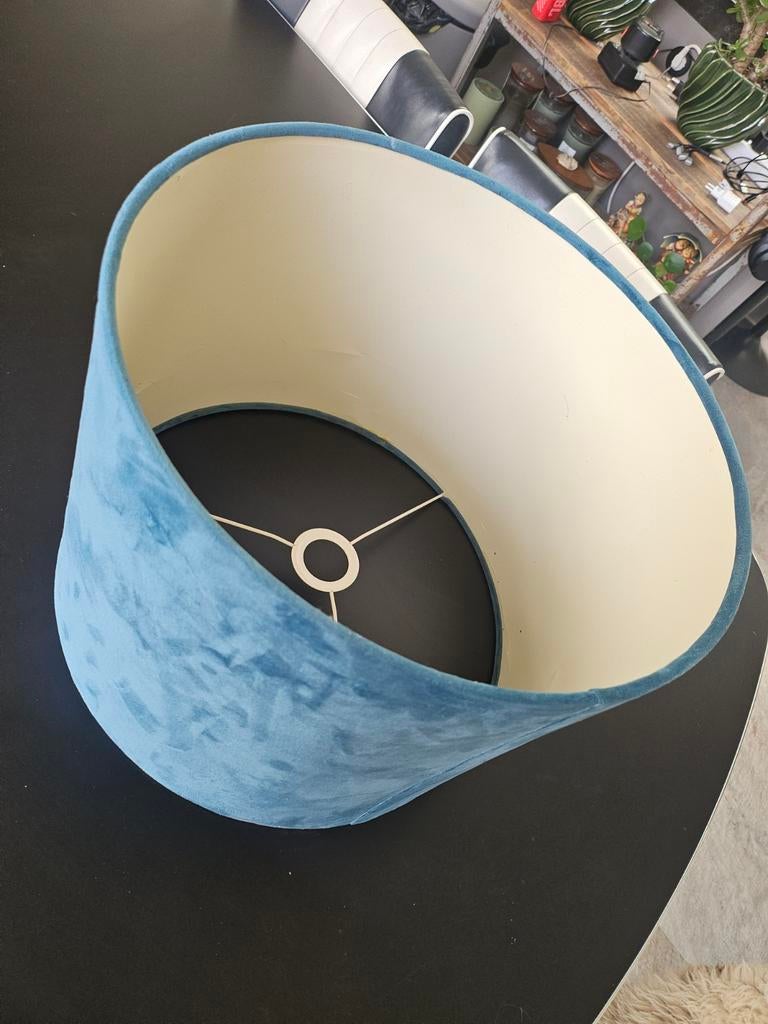Blauwe velours lampenkap, Ophalen
