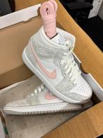 Jordan 1 mid SE maat 46, Nieuw, Ophalen of Verzenden, Sneakers of Gympen, Grijs
