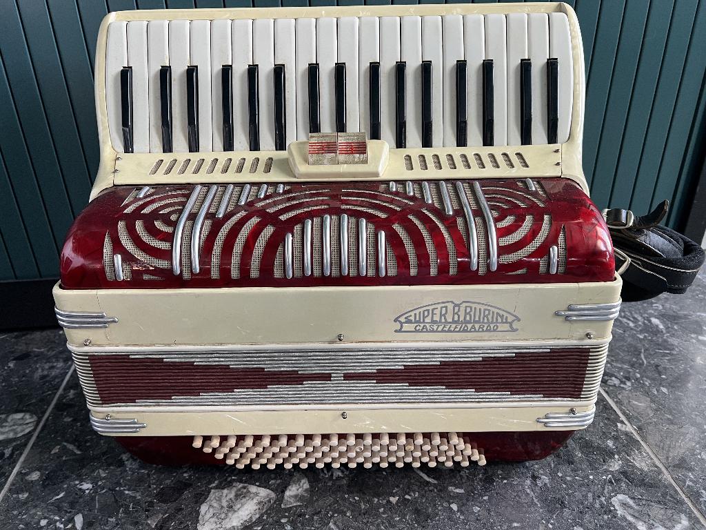 Accordeon Super B Burini 80 bas - met harde en zachte koffer, Overige merken, Gebruikt, 80-bas, Met koffer