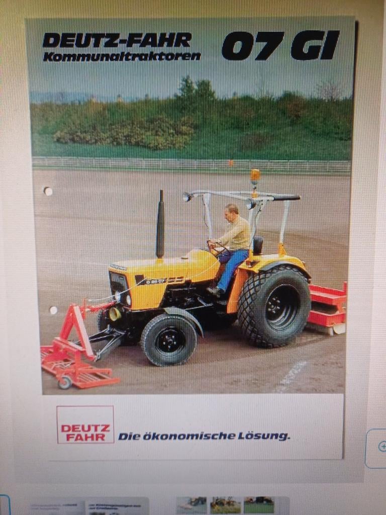 Gezocht deze Deutz  Fahr  trekker  folders, Boeken, Catalogussen en Folders, Ophalen of Verzenden, Gelezen, Folder