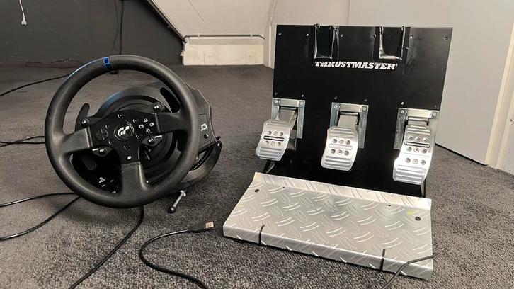 Thrustmaster T300 RS + T3PA Pro Pedalen - Perfecte Simrace S, Spelcomputers en Games, Spelcomputers | Overige Accessoires, Gebruikt
