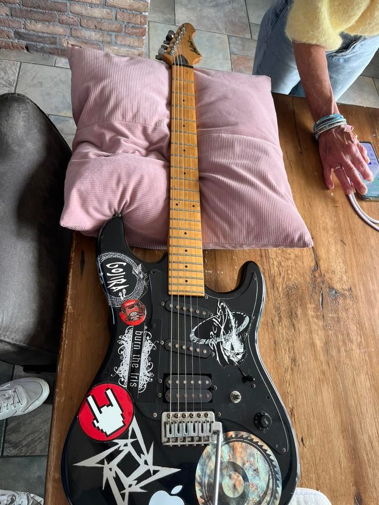 oude opknapper uit korea aria pro 2, Ophalen of Verzenden, Zo goed als nieuw, Solid body, Overige merken