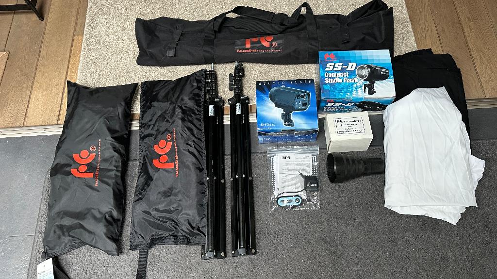 Falcon Eyes flitsset met achtergrondsysteem, Audio, Tv en Foto, Fotografie | Fotostudio en Toebehoren, Ophalen, Gebruikt, Lamp of Flitsset