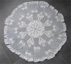 Rond wit kleed kunstbreiwerk, Ophalen of Verzenden