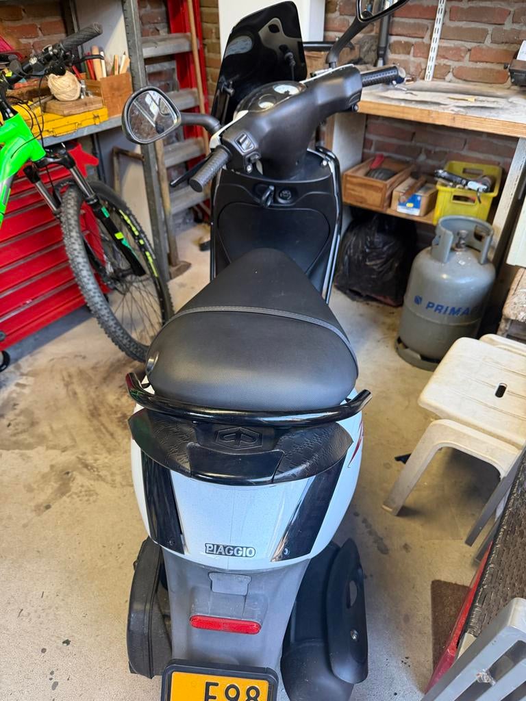 Piaggio Zip scooter, Fietsen en Brommers, Scooters | Piaggio, Gebruikt, Zip, Benzine, Ophalen