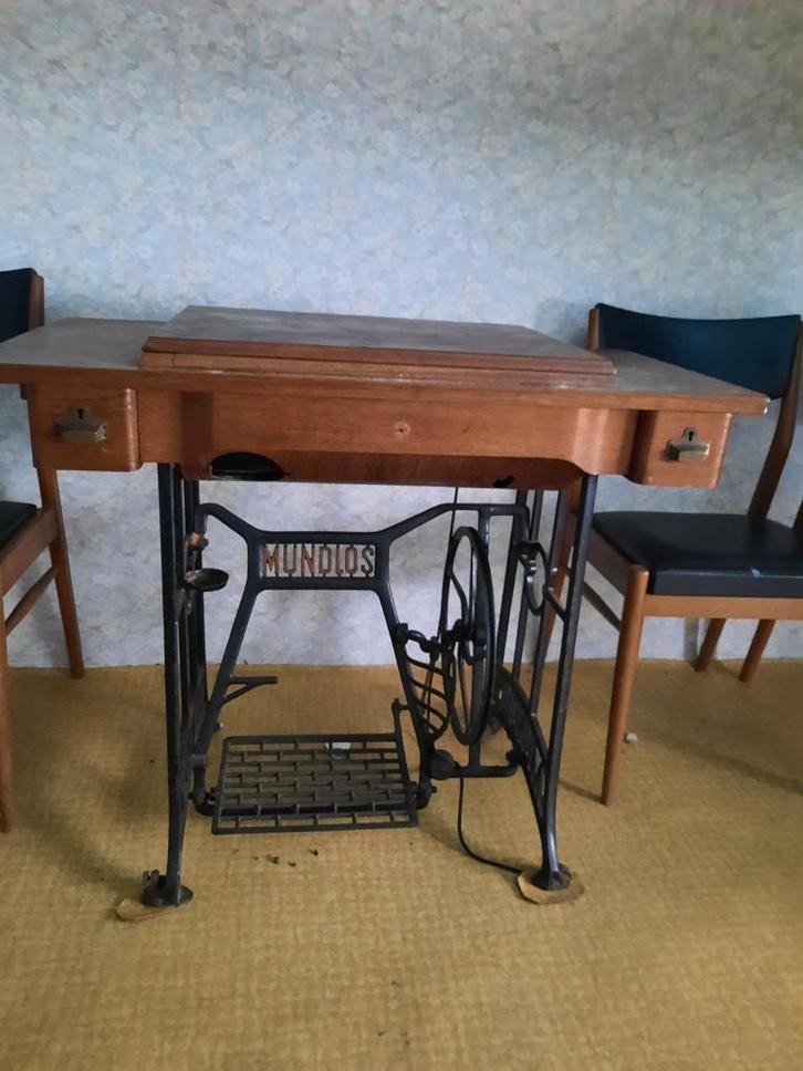 Oude naaimachine van oma - Mundlos 115, Antiek en Kunst, Antiek | Naaimachines, Ophalen