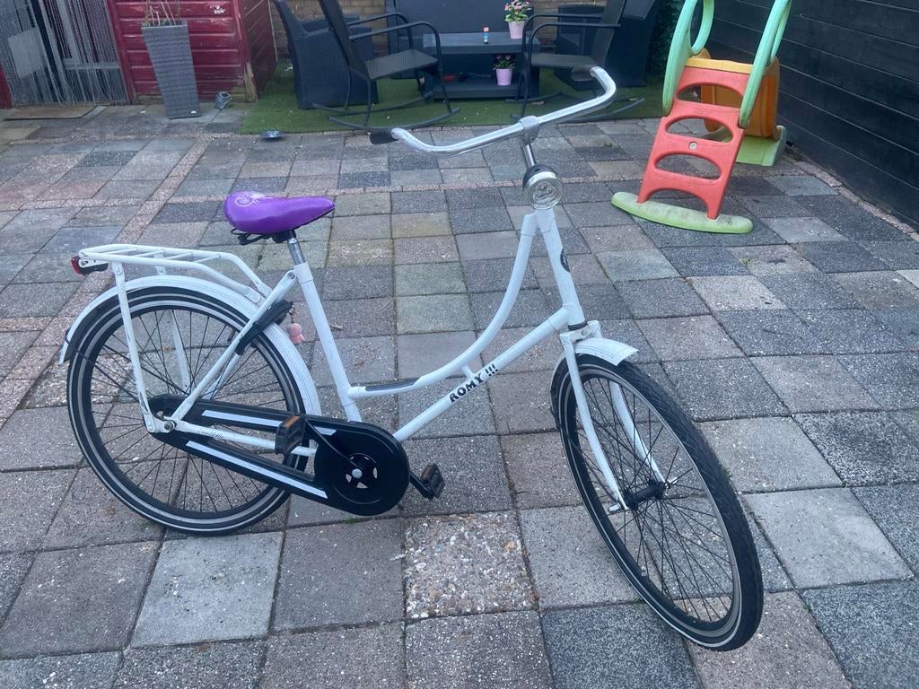 Meisjesfiets - Wit met paars zadel, Fietsen en Brommers, Fietsen | Meisjes, Ophalen, Gebruikt, 26 inch of meer