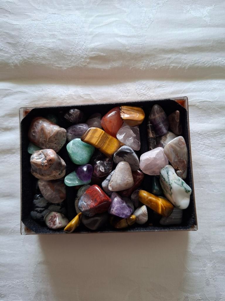 Doosje vol half edelstenen, Sieraden, Tassen en Uiterlijk, Edelstenen, Ophalen of Verzenden