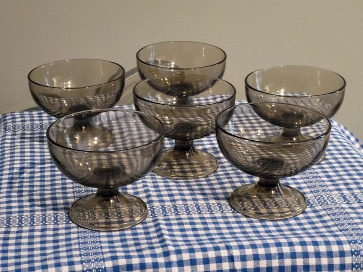 Vintage desert/ ijscoup glazen 6 stuks, rookglas., Verzamelen, Glas en Borrelglaasjes, Zo goed als nieuw, Overige typen, Ophalen of Verzenden