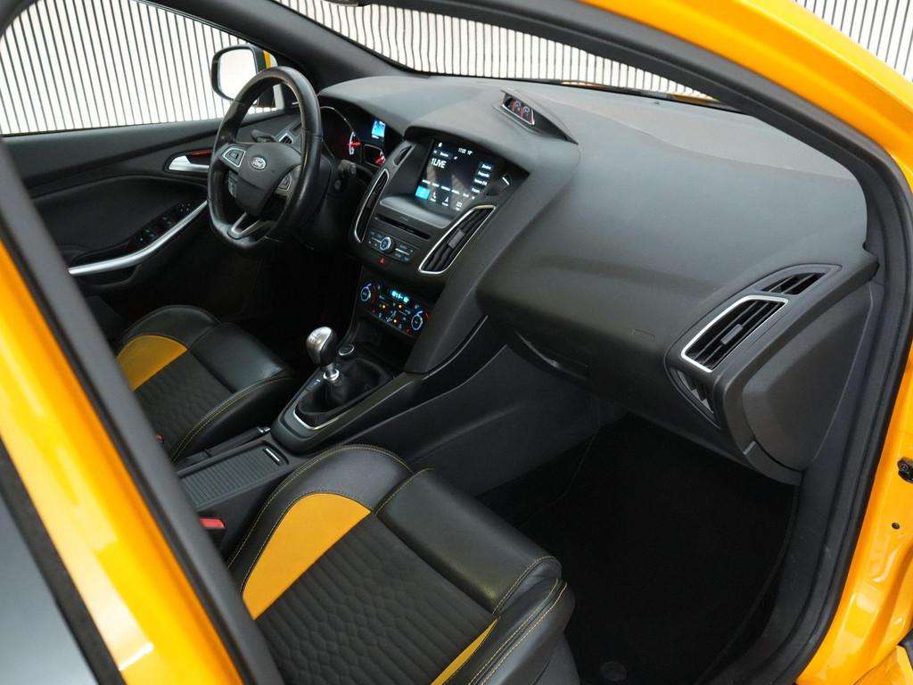 Ford Focus Wagon ST-2 2.0 250pk |Sony|cruise control|Sync 3|, 15 km/l, Gebruikt, Lichtsensor, Leder en Stof