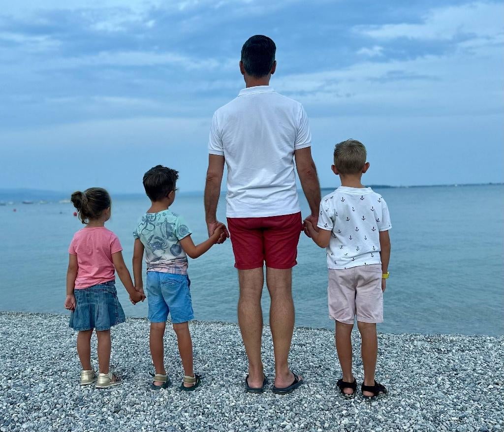 Inwonende oppas gezocht (met eigen kamer) in Blaricum., Au pair