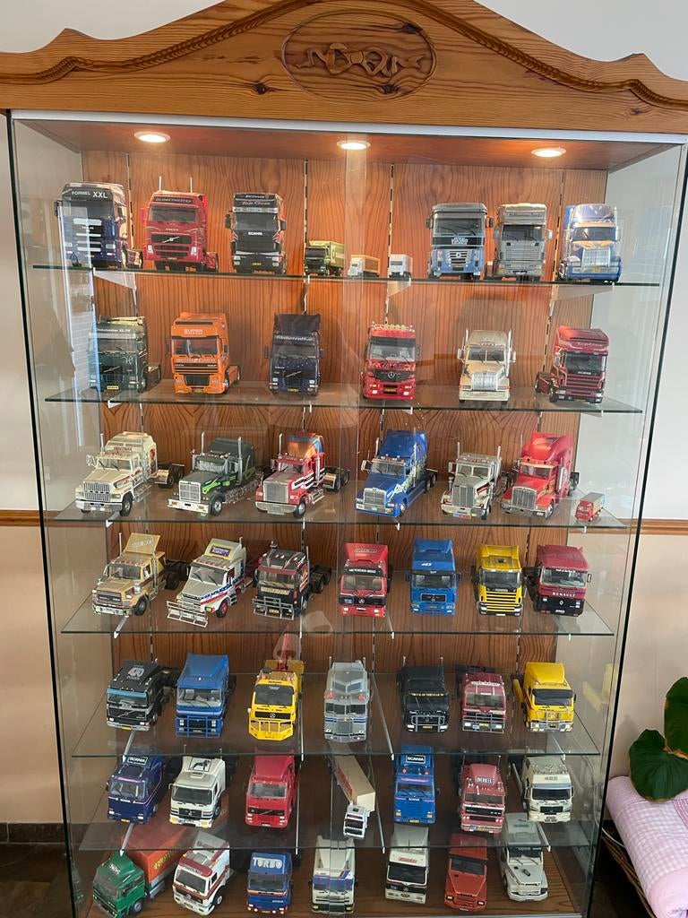 Handgemaakte grenen vitrinekast met glazen deuren, Huis en Inrichting, Kasten | Vitrinekasten, Ophalen, Gebruikt, 100 tot 150 cm