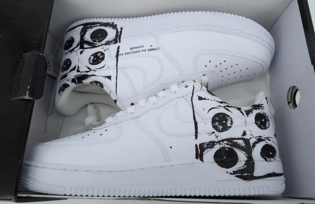 Nike Air Force 1 Low Supreme x Comme des Garçons ‘Eyes’, Kleding | Heren, Schoenen, Ophalen of Verzenden, Nieuw, Wit, Sneakers of Gympen