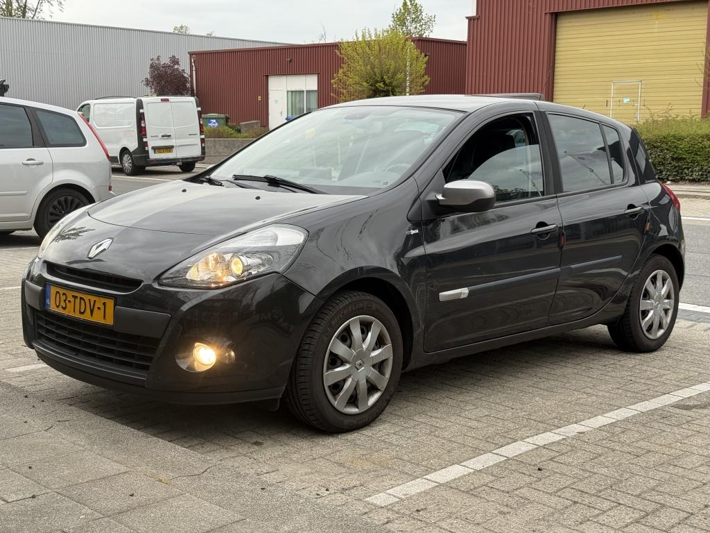 Renault Clio 1.5 dCi 88PK Night & Day Navi Clima ECC PDC, Auto's, Euro 5, Gebruikt, 4 cilinders, Origineel Nederlands