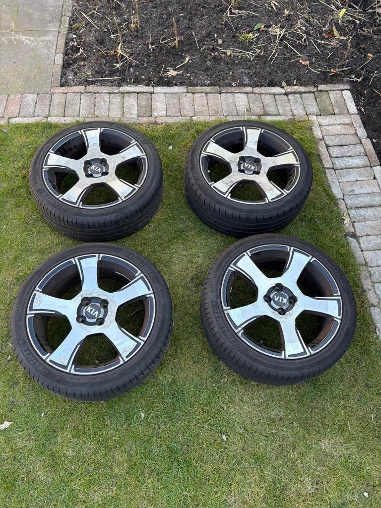 Velgen Kia Rio zomerbanden 4x100 205/45/17, Ophalen, Gebruikt, Kia