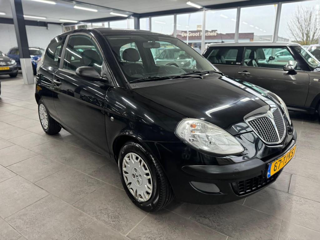 Lancia Ypsilon 1.2 1-eigenaar elektrische pakket stuurbekrac, Auto's, Lancia, Voorwielaandrijving, Stof, Gebruikt, Zwart