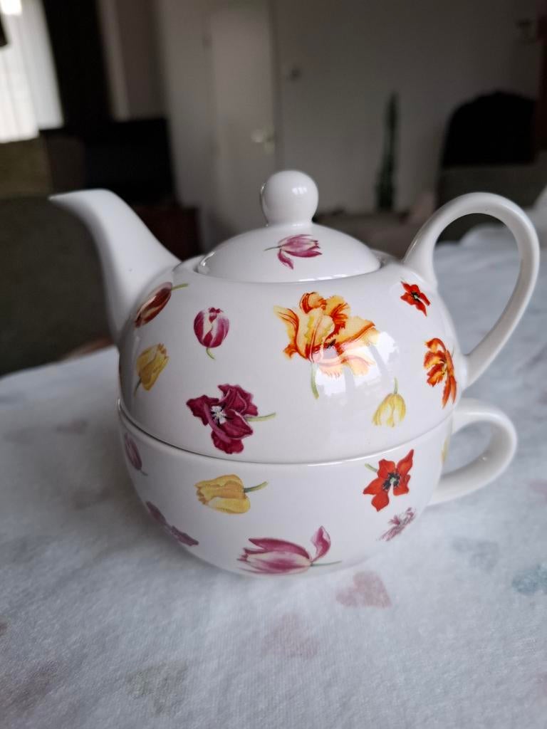 Janneke Brinkman Tea for One Tulpen Servies, Huis en Inrichting, Keuken | Servies, Zo goed als nieuw, Kop(pen) en/of Schotel(s)