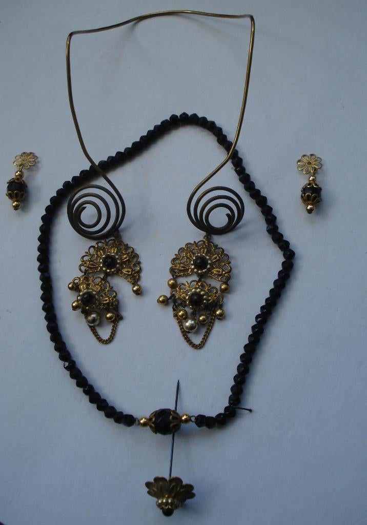 sieraden Zeeuws klederdracht pop, Ophalen, Overige materialen, Overige typen