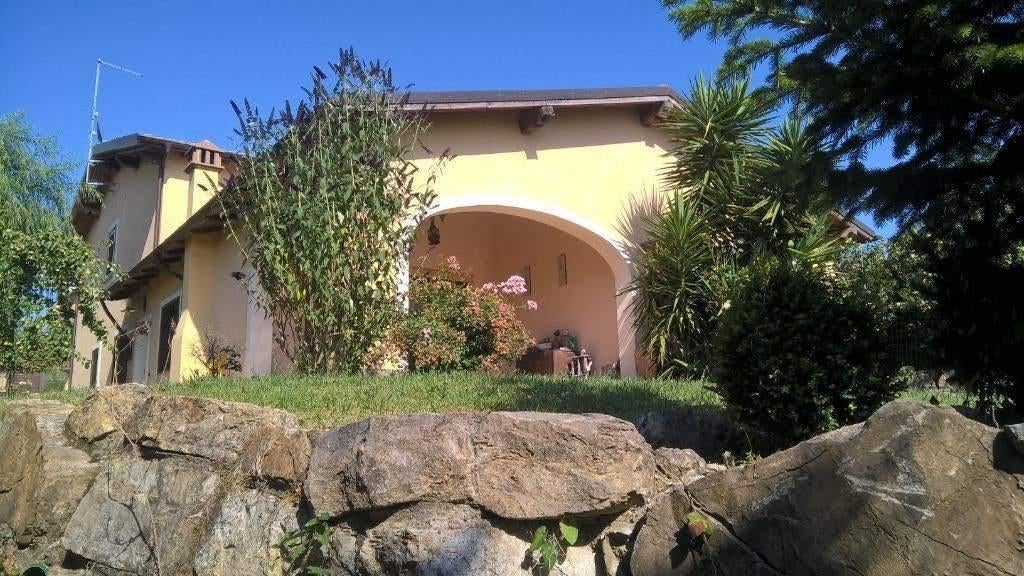 Te koop Villa , Twee under een kap  Italië, Huizen en Kamers, Buitenland, Italië, Woonhuis, Landelijk, Verkoop zonder makelaar