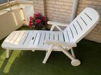 Wit plastic ligbed met kussen, Tuin en Terras, Ligbedden, Ophalen, Zo goed als nieuw, Plastic, Inklapbaar