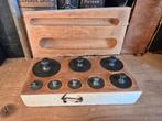 Antieke reisgewichtjes in houten kistje, Ophalen of Verzenden