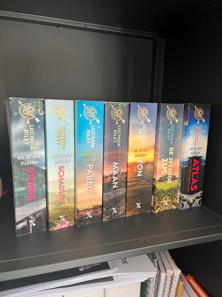 De Zeven Zussen serie - Deel 2 t/m 8 - Lucinda Riley, Ophalen of Verzenden, Gelezen, Nederland