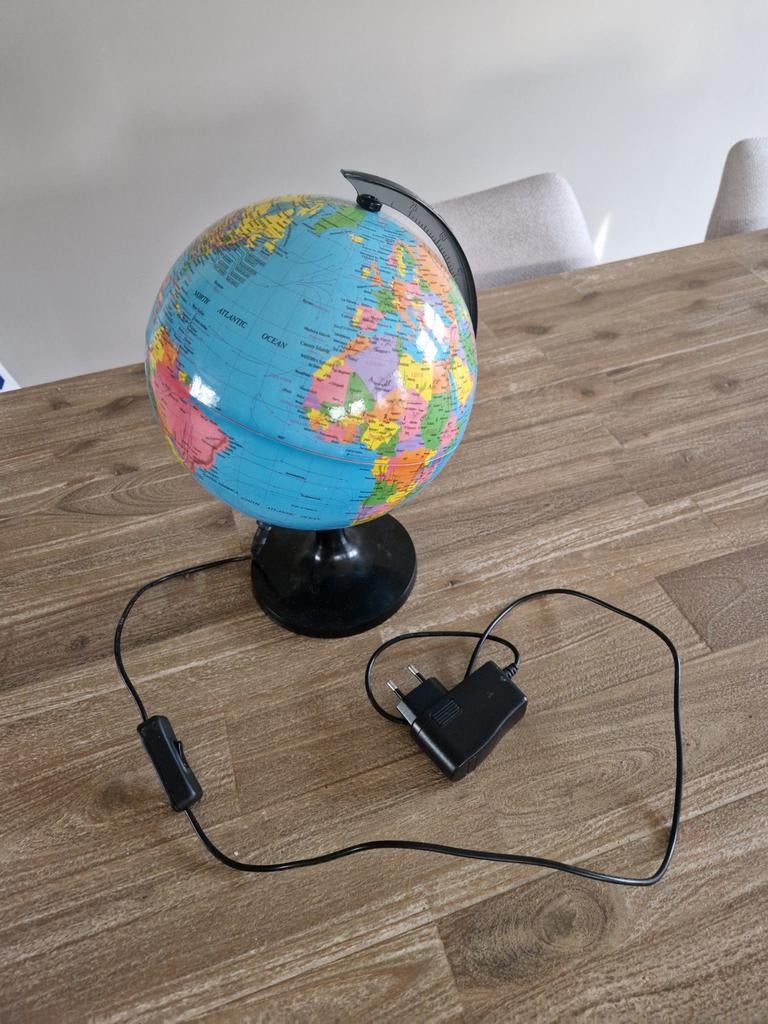 Lamp wereldbol, Ophalen of Verzenden, Zo goed als nieuw, Licht, Kleur