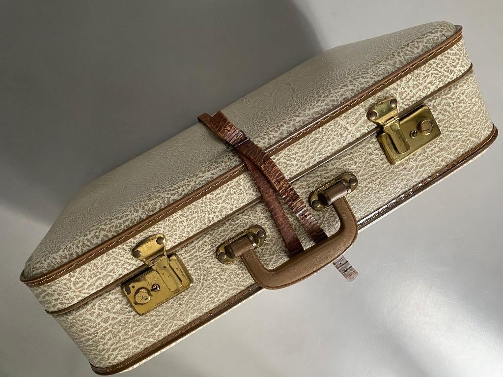 Vintage koffer met riem, afmetingen 56x37x16cm, goede staat, Gebruikt, 50 tot 60 cm, Hard kunststof, Slot