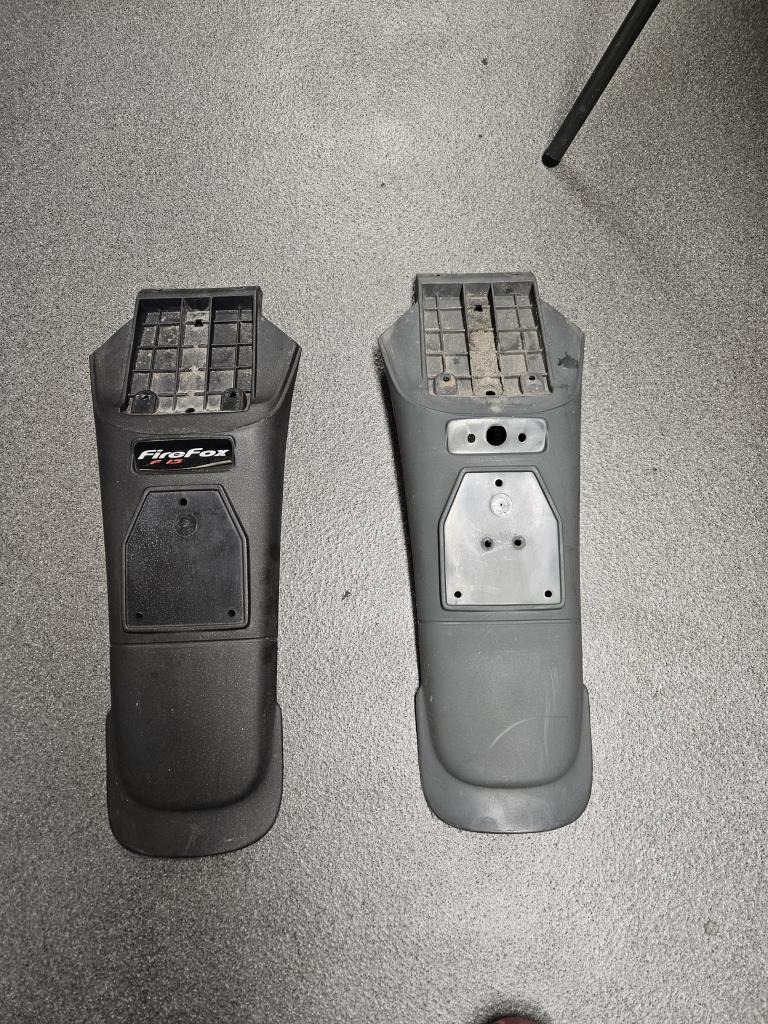 Achterspatbord Verlenger / flap  Malaguti f15 zwart en grijs, Fietsen en Brommers, Gebruikt, Niet ingevuld, Ophalen of Verzenden