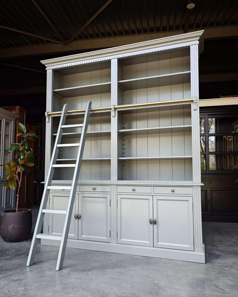 Hoge bibliotheekkast | Grijze boekenkast met ladder #4810, Niet ingevuld, Met deur(en), 200 cm of meer, Niet ingevuld