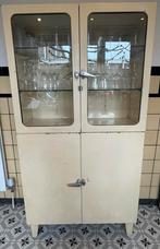 Vintage dokterskast / apothekerskast uit 1978, Antiek en Kunst, Ophalen